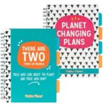 ΤΕΤΡΑΔΙΟ ΔΙΠΛΟ ΣΠΙΡΑΛ B5 PLANET PROJECT BOOK ΜΕ ΤΡΥΠΕΣ ΚΑΙ ΛΑΣΤΙΧΟ 4Θ. 200ΣΕΛ. 80 GSM 2 ΑΣΟΡΤΙ ΣΧΕΔΙΑ *PUKKA